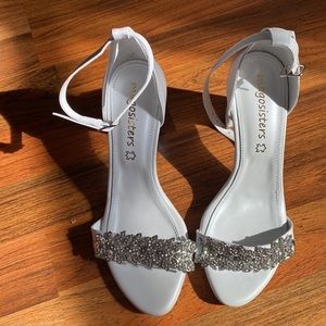 White heels, perfect for summer or a wedding. Size 8. Made by hand in Greece!